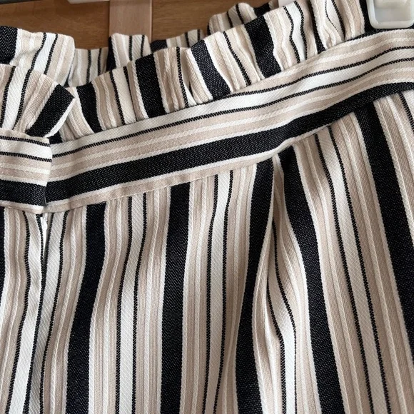 Express NEW ankle, high rise, ruffled waist, 10R pant - Picture 4 of 16